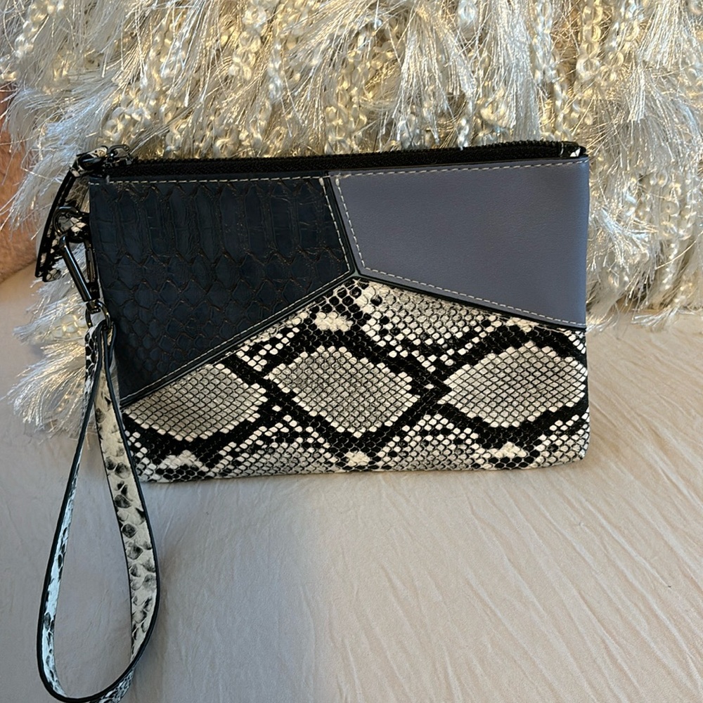 Zippered clutch